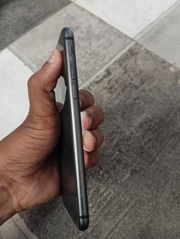 Apple iPhone 8 1