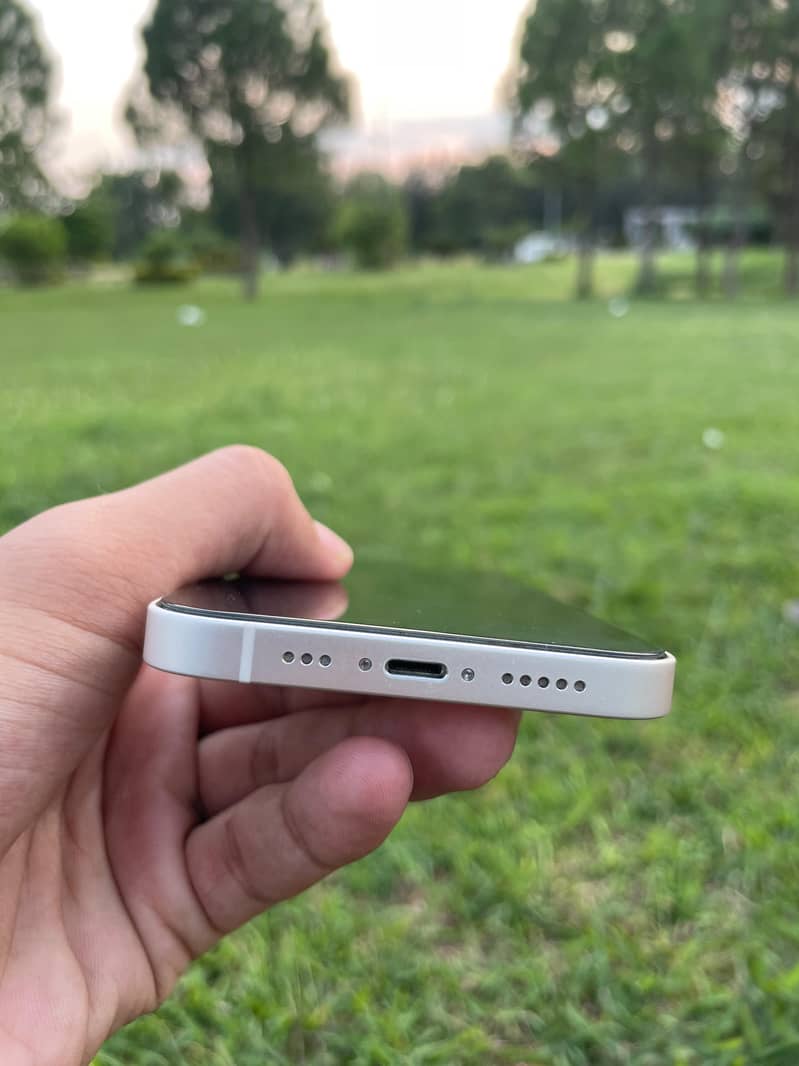 Apple iPhone 13 2