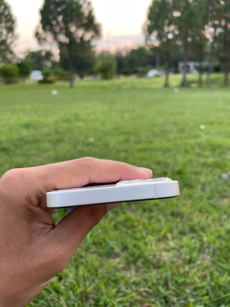 Apple iPhone 13 4