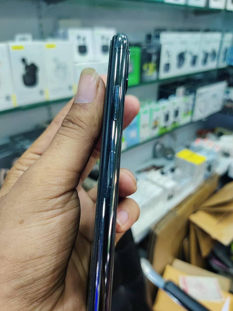 Apple iPhone X 5
