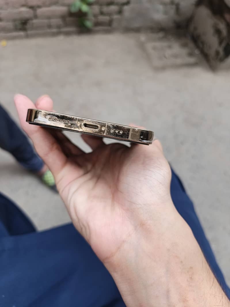 Apple iPhone 12 Pro 3