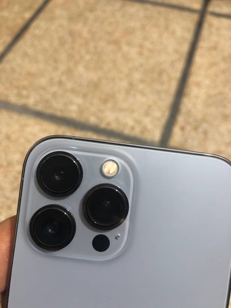 Apple iPhone 13 Pro Max 0