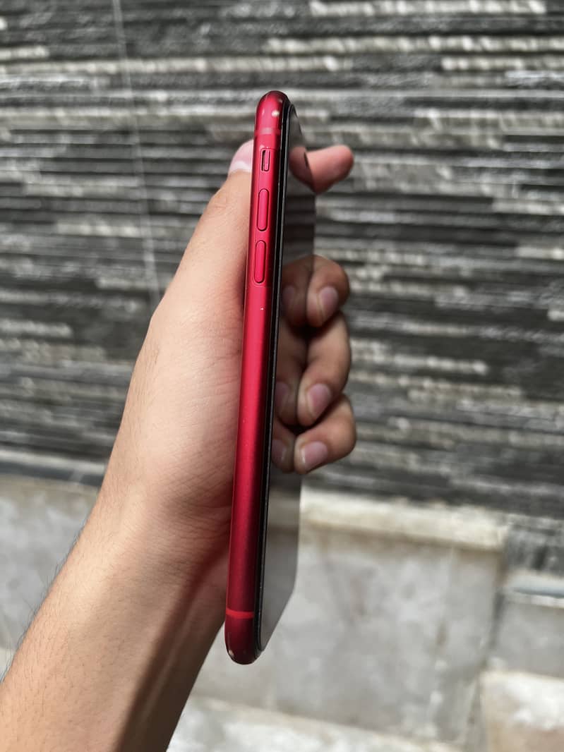 Apple iPhone 11 4