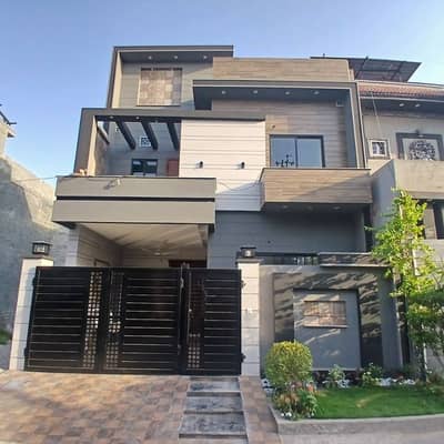 5 Marla Like New Modern Elevation House Available For Sale In Bahria Town Lahore.
