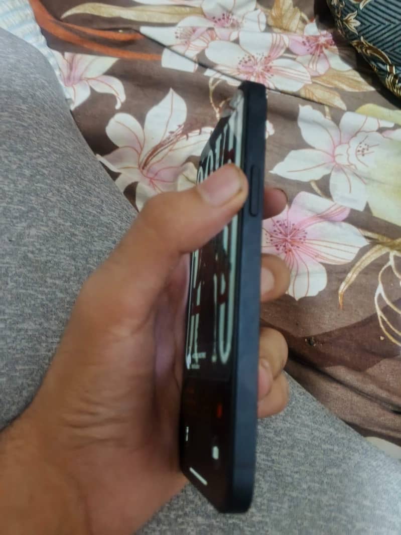 Apple iPhone 12 3