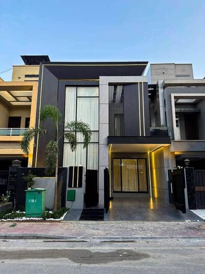 5 Marla Almost Brand New Luxury House Available For Sale In Bahria Town Lahore.