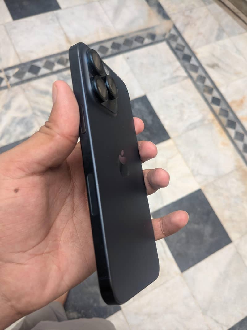 Apple iPhone 15 Pro Max 1