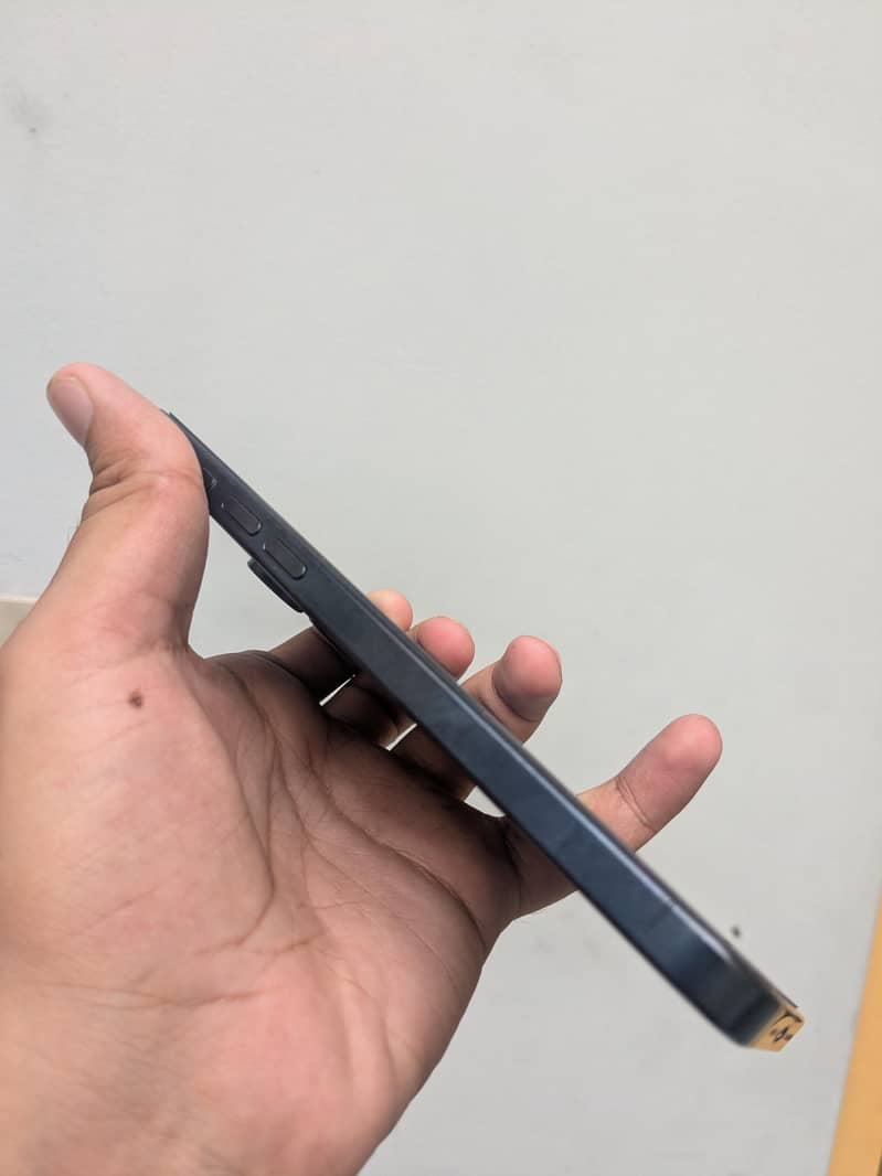 Apple iPhone 15 Pro Max 4