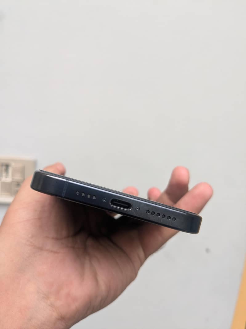 Apple iPhone 15 Pro Max 5