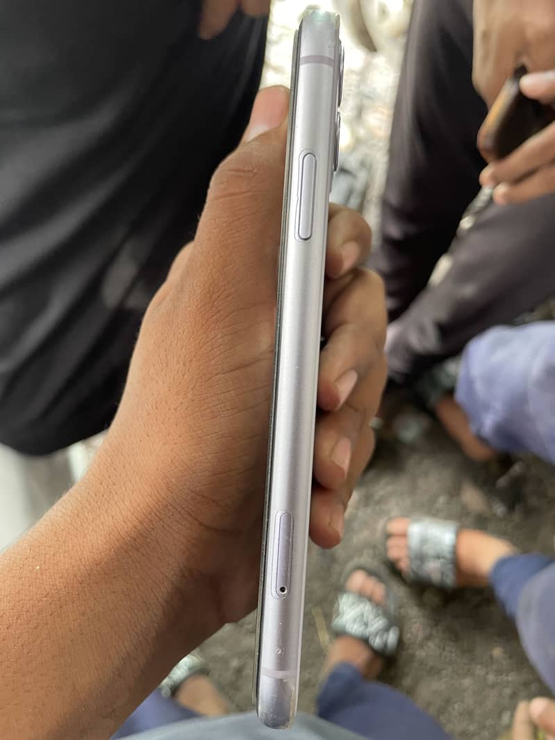 Apple iPhone 11 0