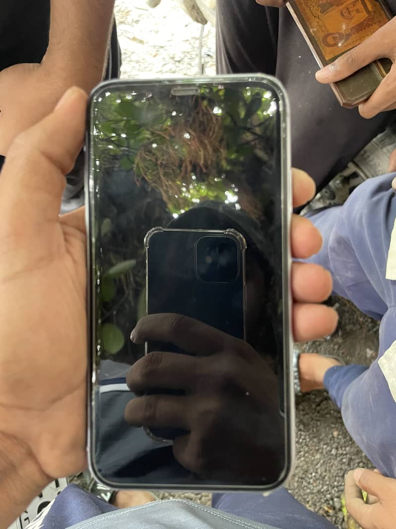 Apple iPhone 11 3