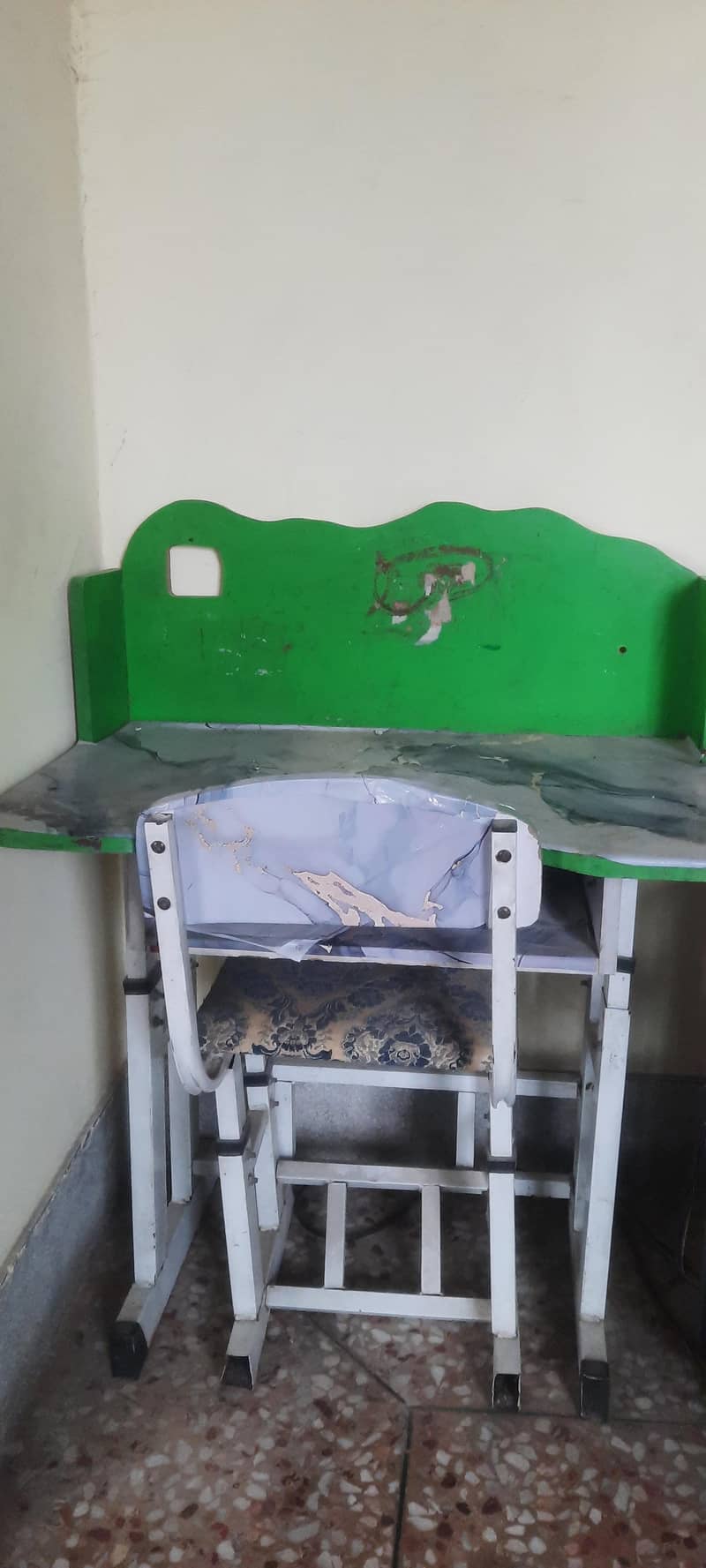 Kids Study table 0