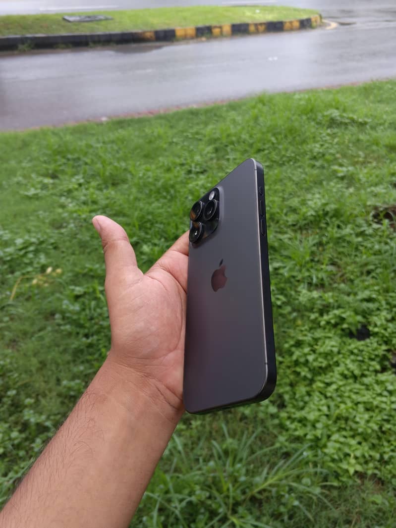 Iphone 15 pro max 4