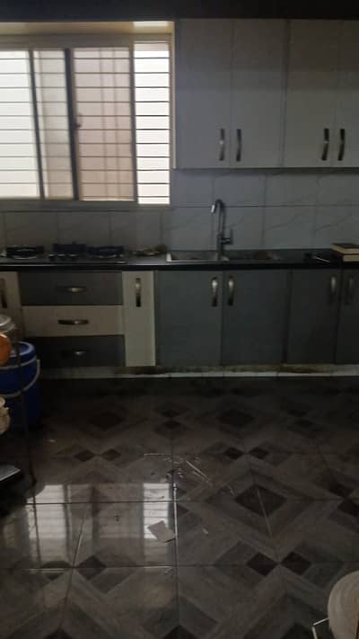 UPPER PORTION AVAILABLE FOR RENT 4 BED LOUNGE