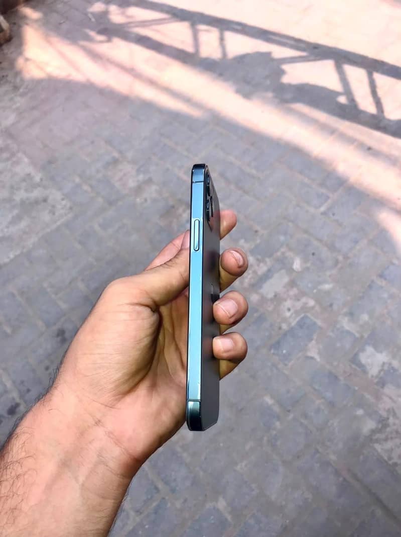 Apple iPhone 12 Pro 4