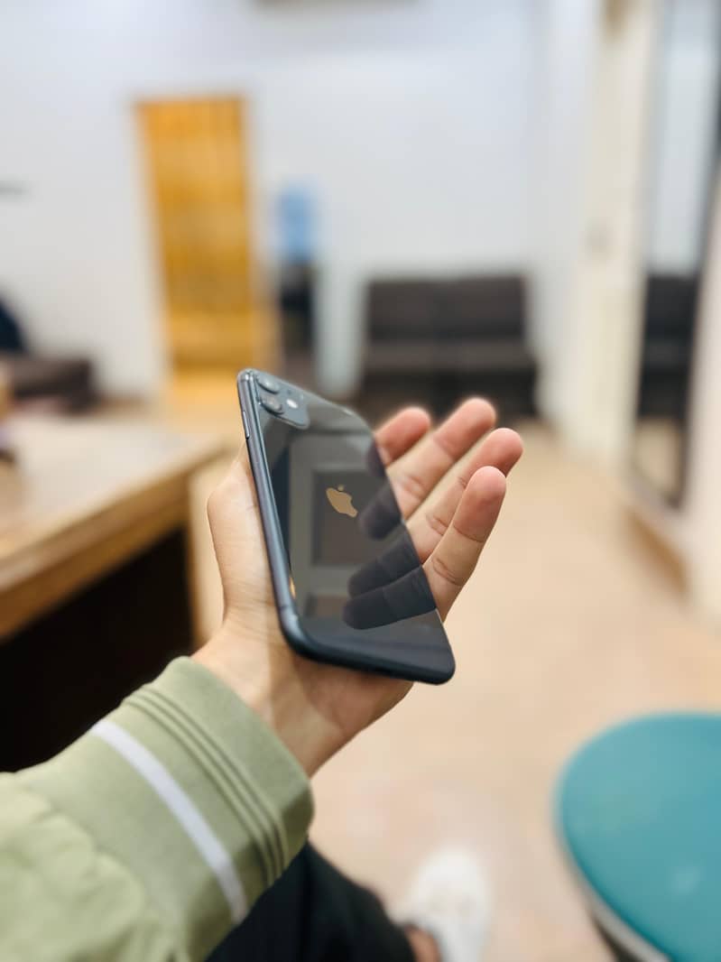 Apple iPhone 11 3
