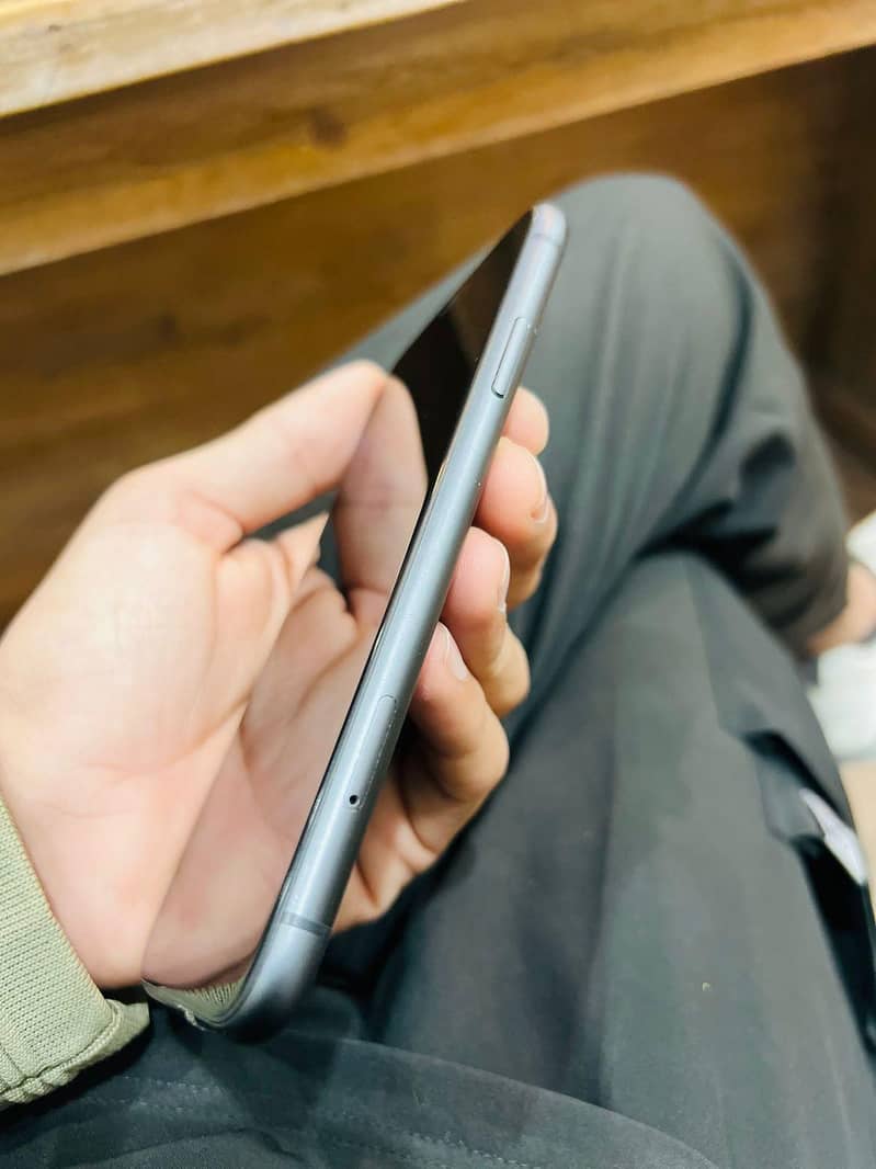 Apple iPhone 11 4