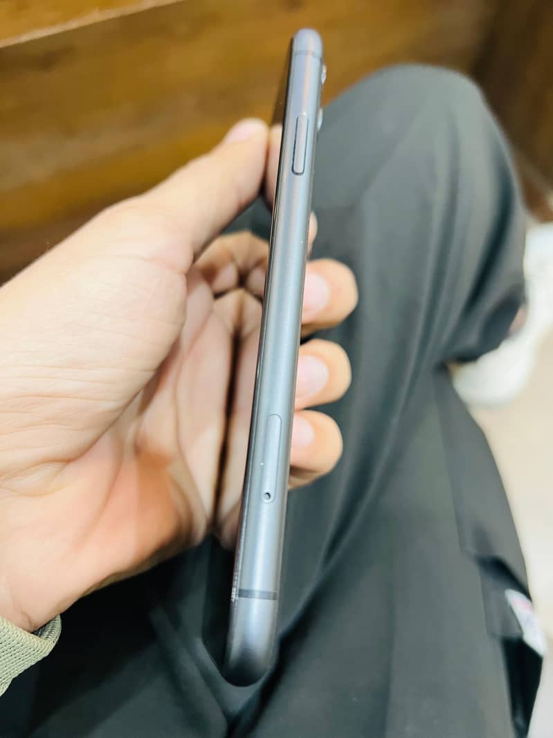 Apple iPhone 11 5