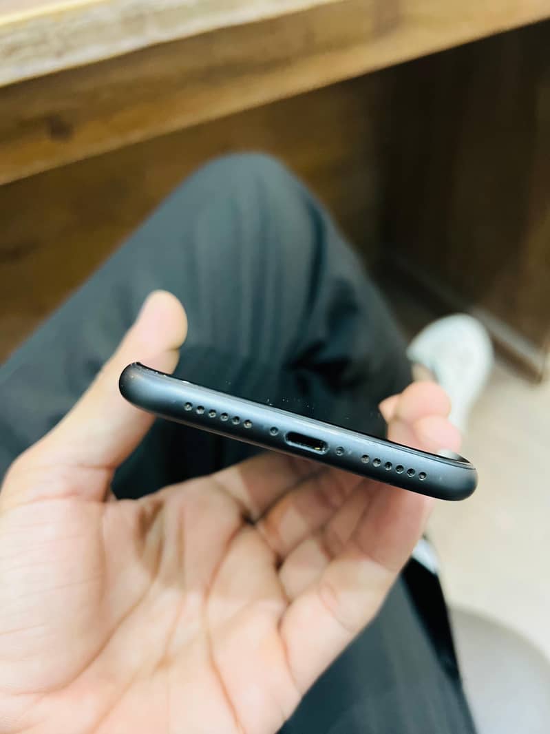 Apple iPhone 11 6