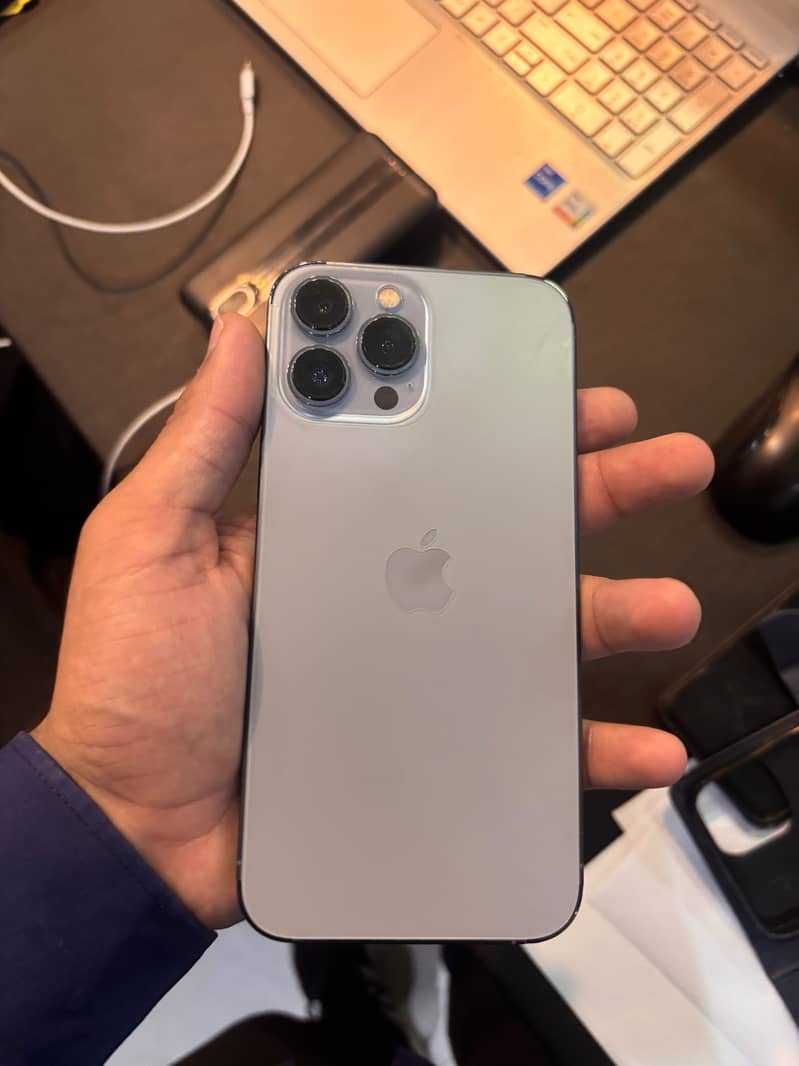 Apple iPhone 13 Pro Max 4