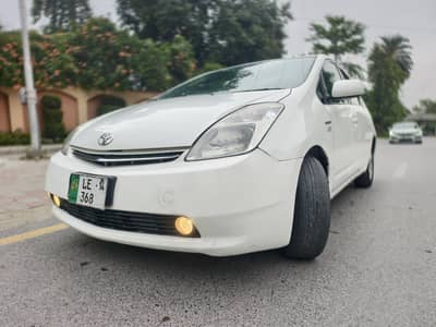 Toyota Prius 2010 S 1.5 super white 2010 model 2014 registered