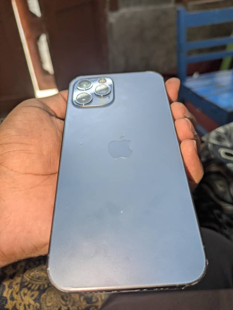 Apple iPhone 12 Pro 3