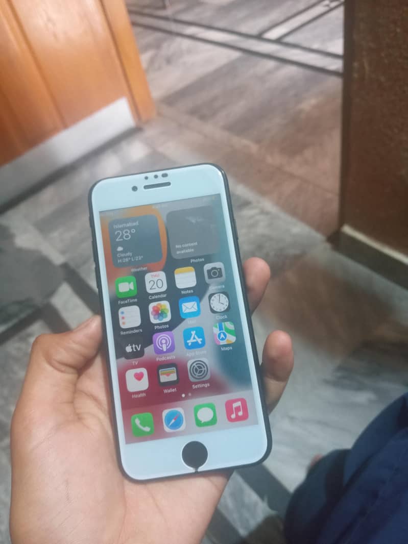 Apple iPhone 7 3