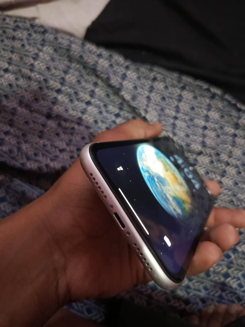 Apple iPhone 11 3