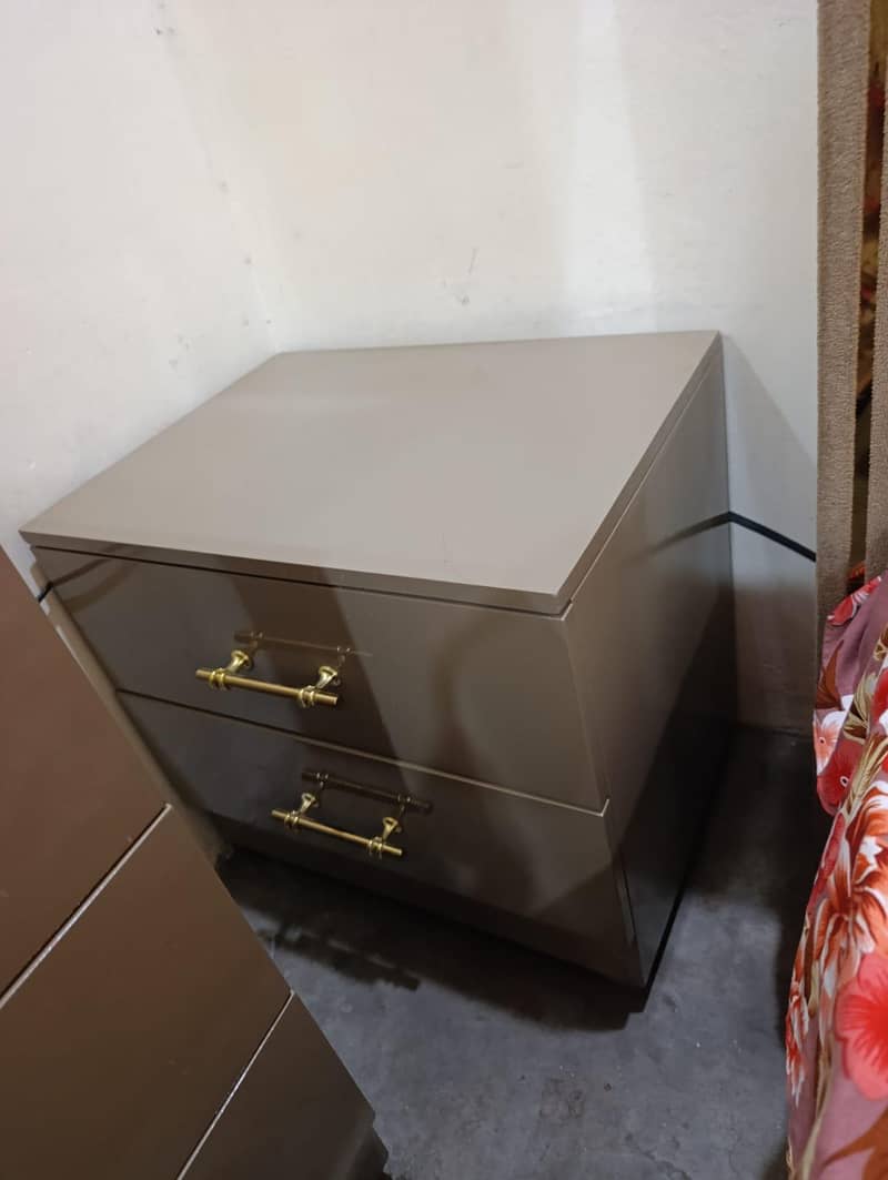 Bed side table or dressing with mirror 2