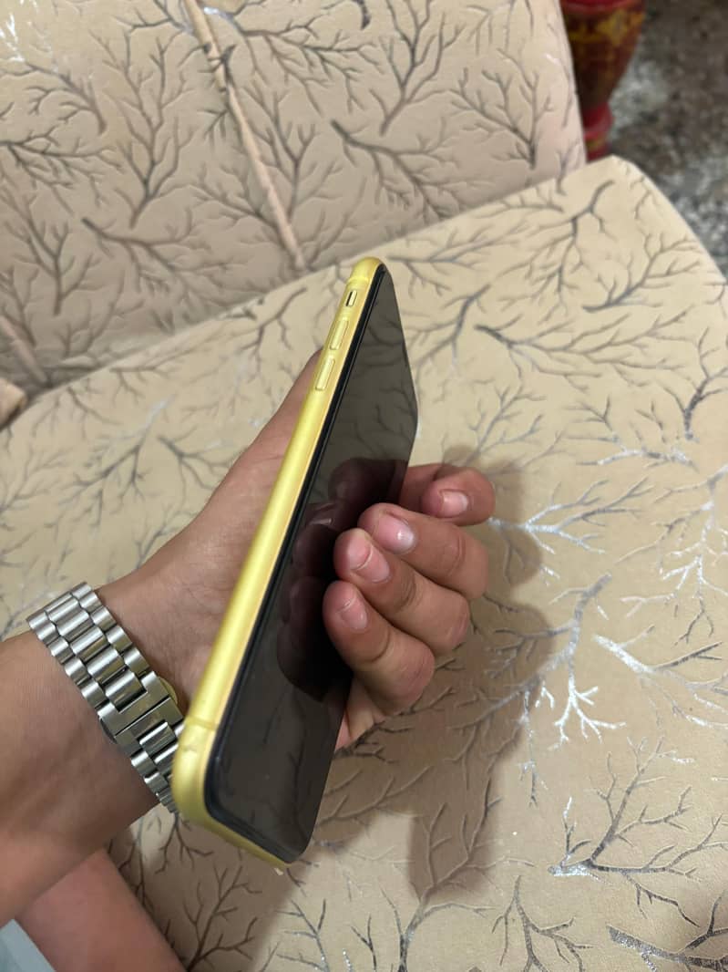 Apple iPhone 11 3