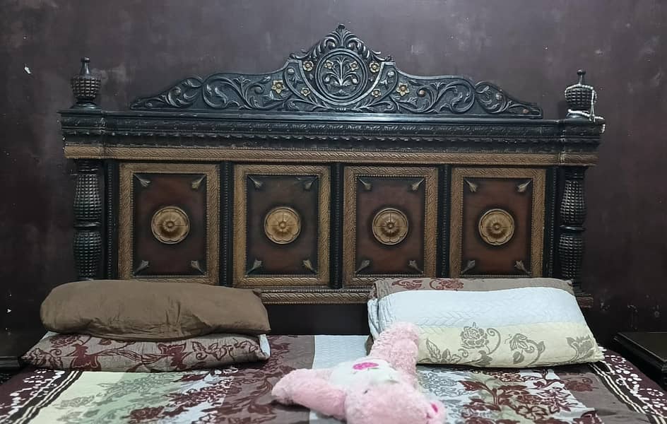 Solid Wood King Size Bed Set 4
