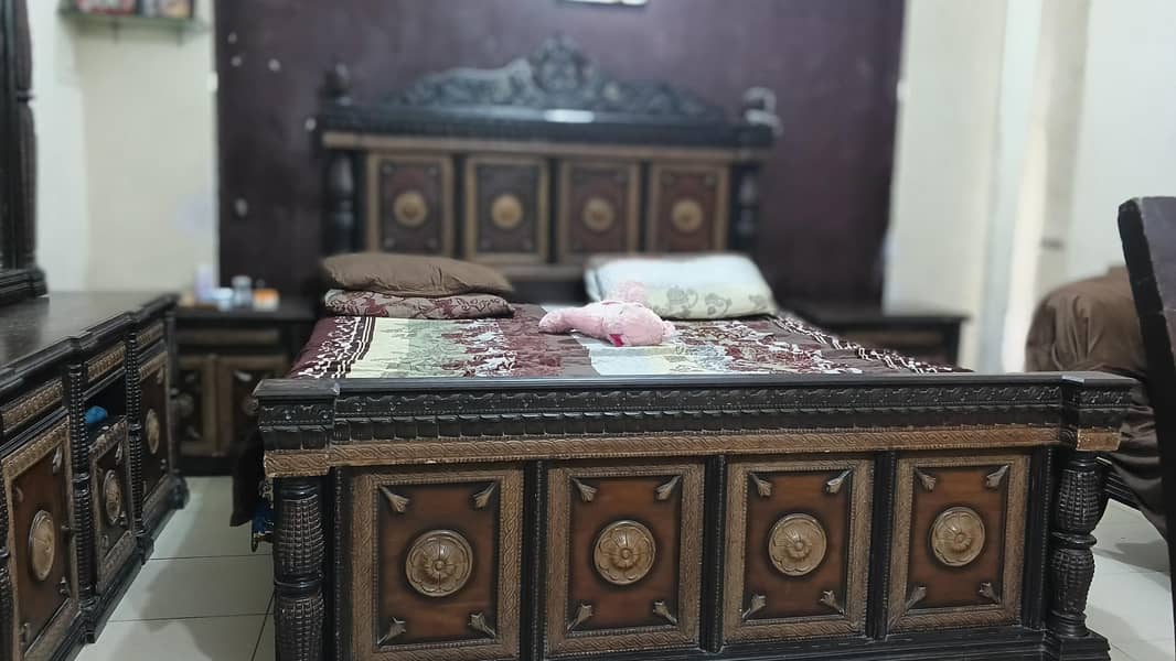 Solid Wood King Size Bed Set 5
