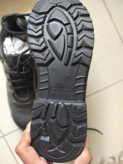 New black shoes size 10