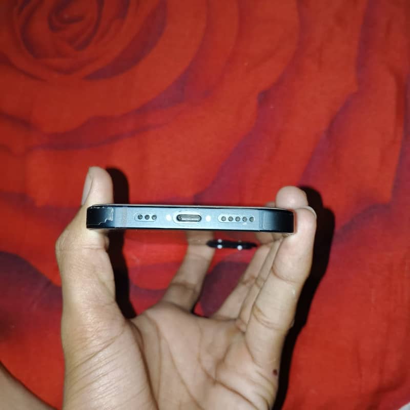 Apple iPhone 13 2