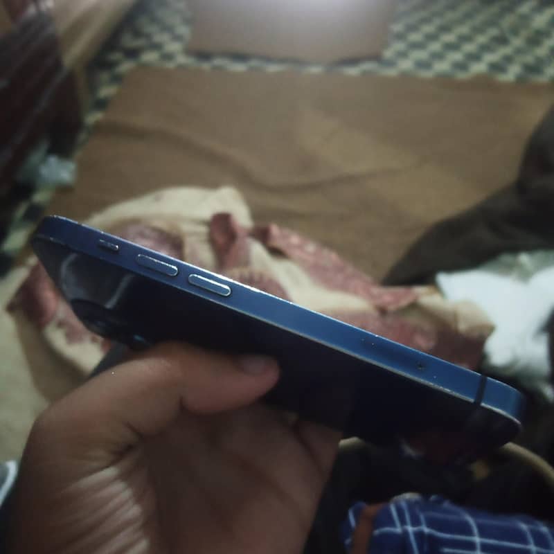 Apple iPhone 12 3