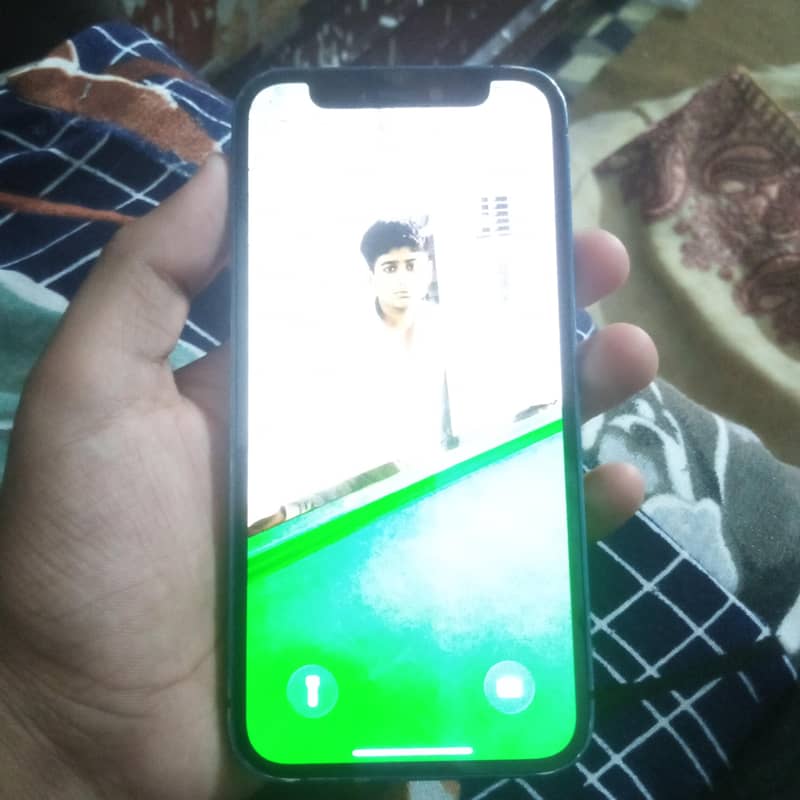 Apple iPhone 12 4