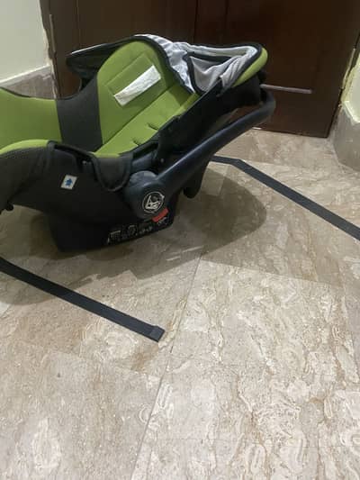 Tinnies Baby Car Seat - Green & Black