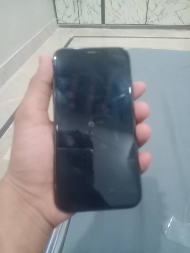 Apple iPhone 11 4