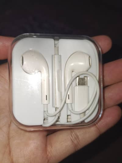 i phone 15 pro max Headphones
