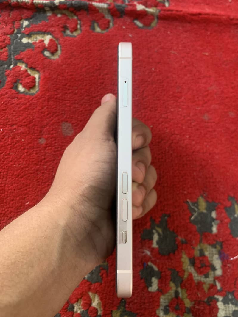 iPhone 13 4
