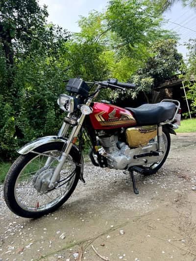 Honda 125 self start gold eddition good condition 24 25 model