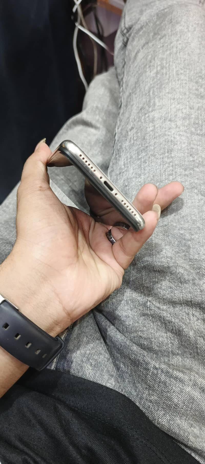Apple iPhone X 3