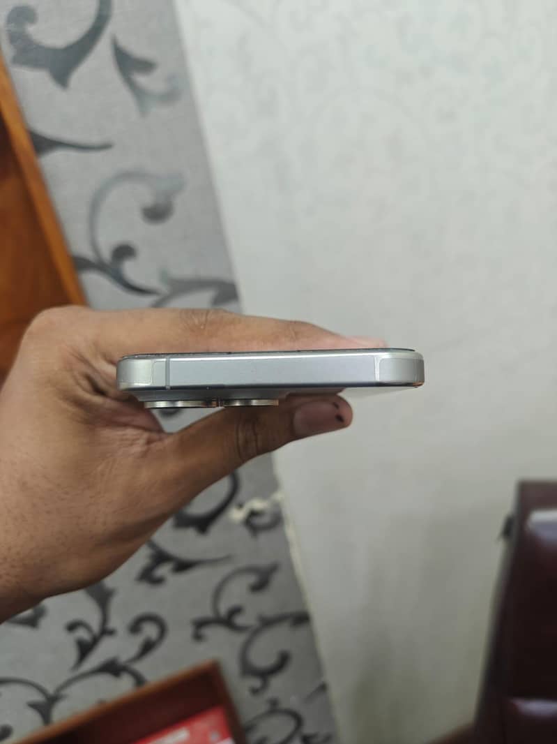 Apple iPhone 15 Pro Max 1