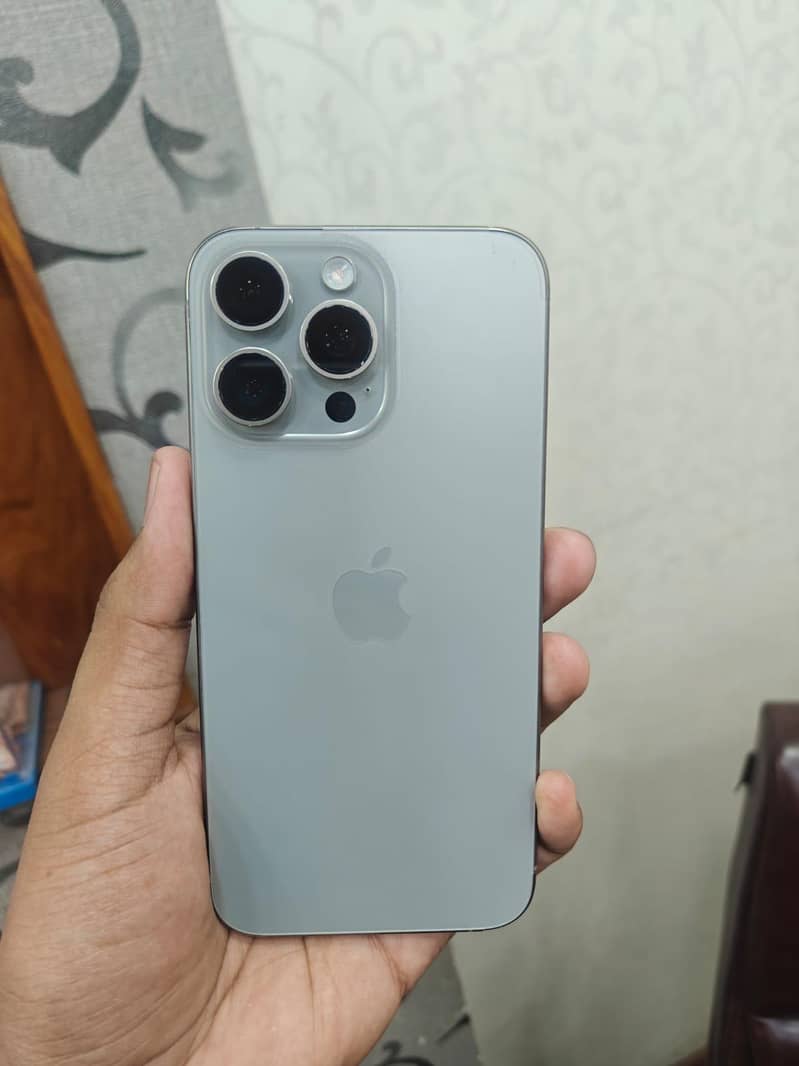 Apple iPhone 15 Pro Max 2