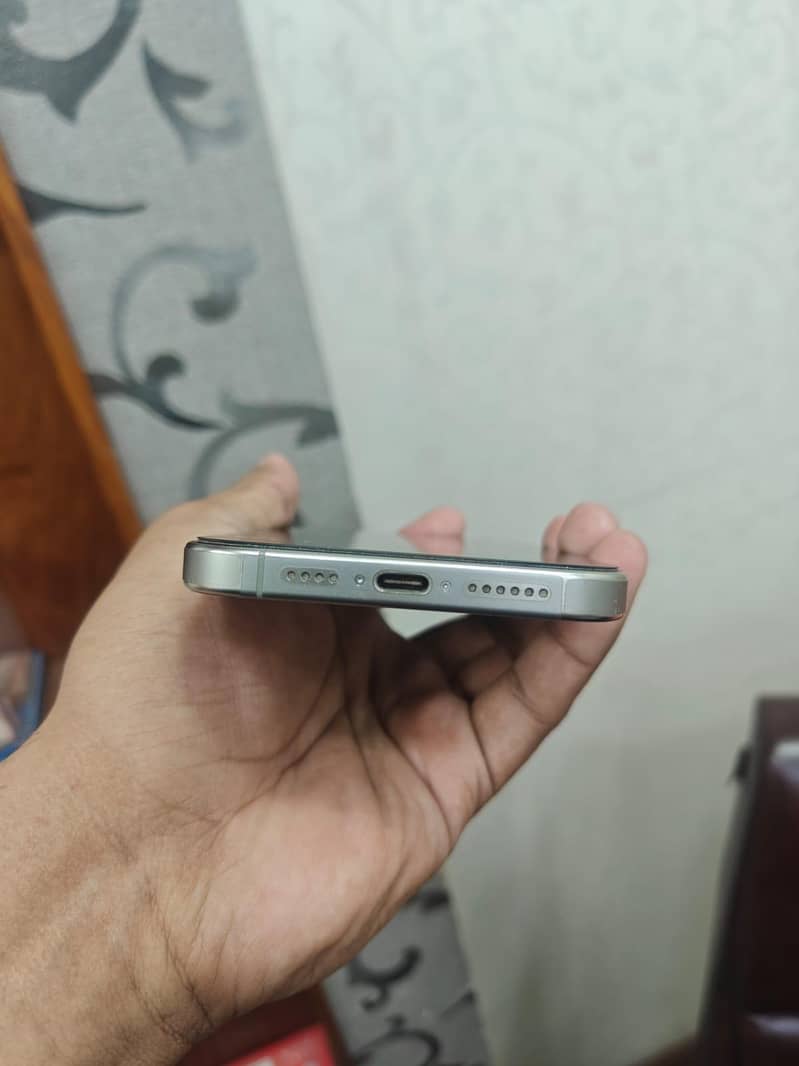 Apple iPhone 15 Pro Max 3