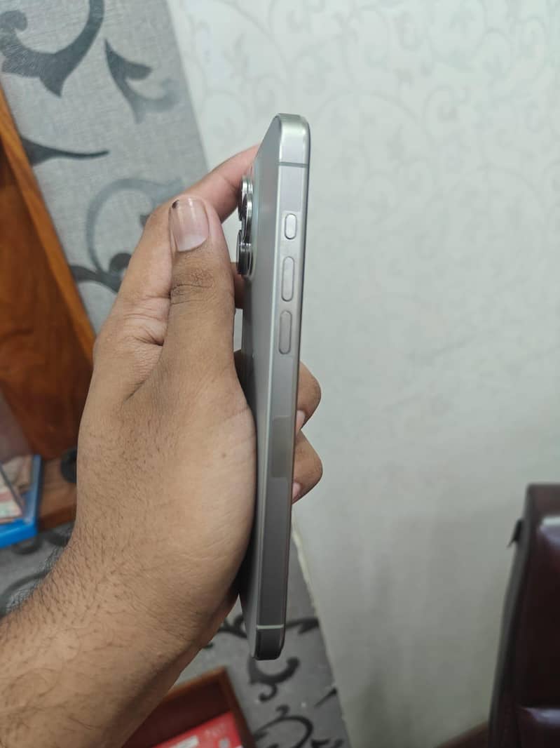 Apple iPhone 15 Pro Max 4
