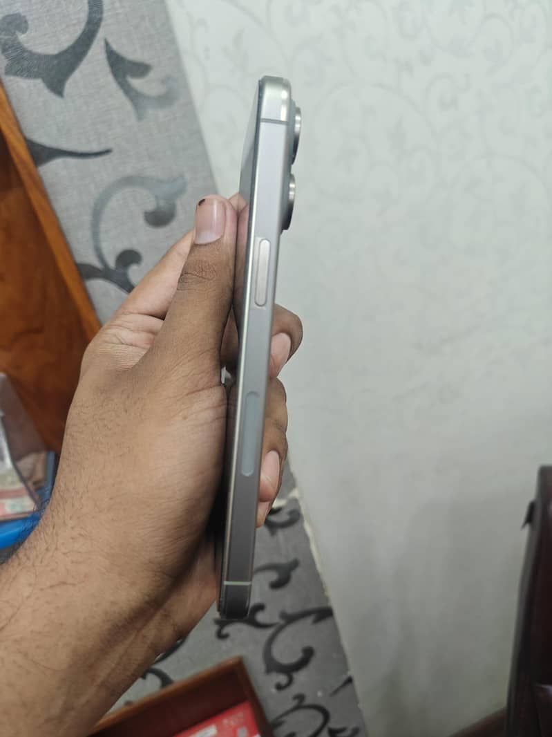 Apple iPhone 15 Pro Max 6