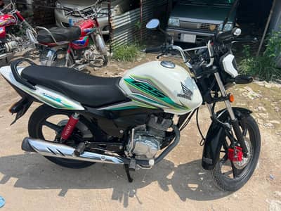 Honda CB125F