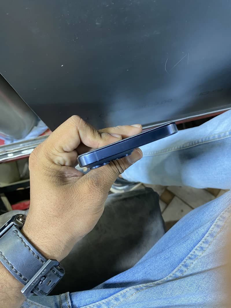 Apple iPhone 15 Pro Max 3