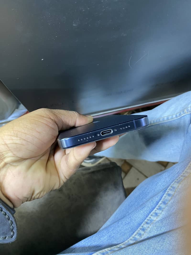 Apple iPhone 15 Pro Max 4